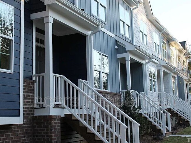 Building Photo - 825 S Franklin St