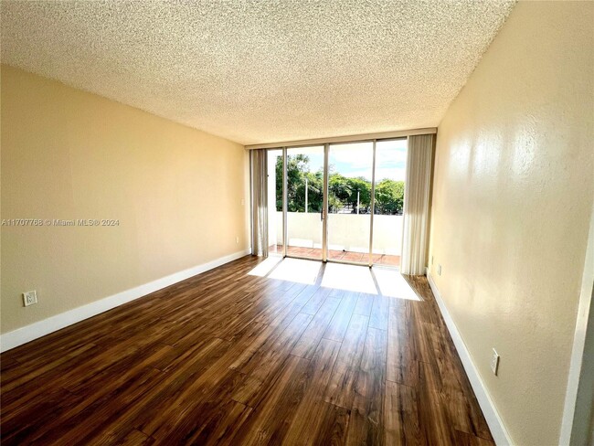 Photo - 2160 SW 16th Ave Condominio Unidad 314