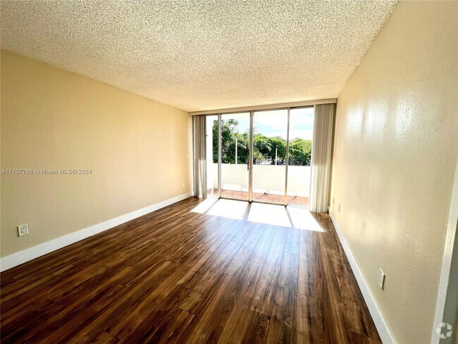 Building Photo - 2160 SW 16th Ave Unit 314 Rental