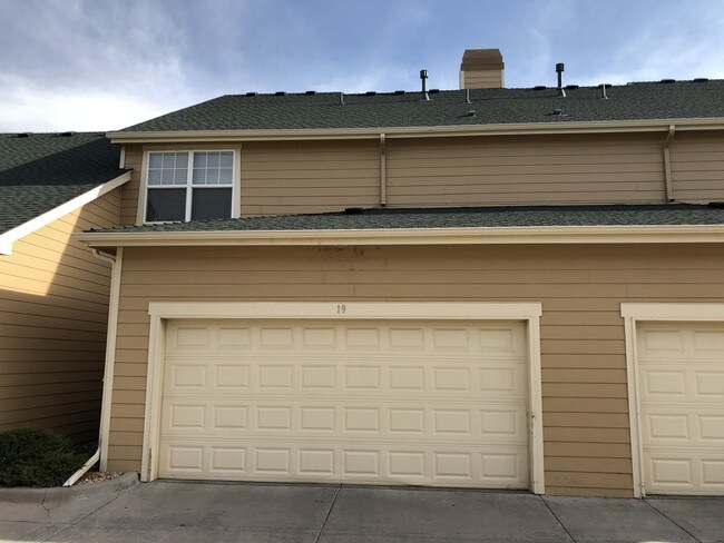 Garaje adjunto para dos coches - 6806 W 3rd St Unidad 19