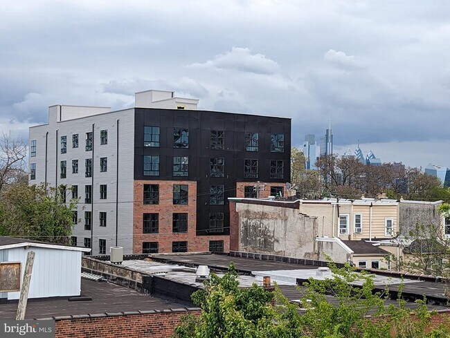 Photo - 883 N Preston St