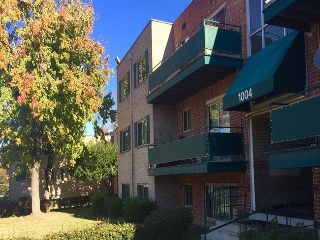 Photo - Colonial Village Apartments