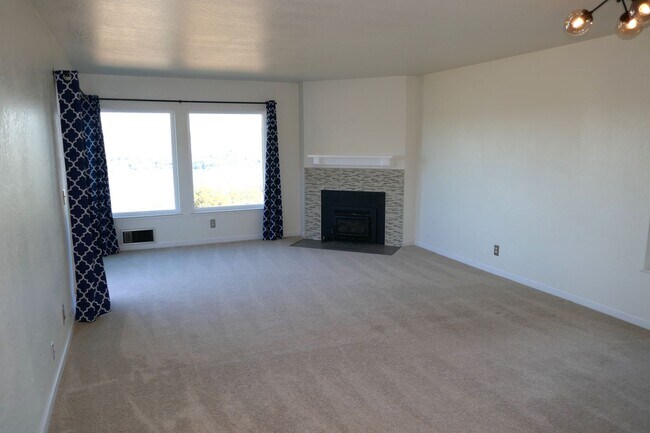 Photo - ONE LEVEL TOP-UNIT CONDO IN HEADLANDS WITH STUNNING BAY VIEWS