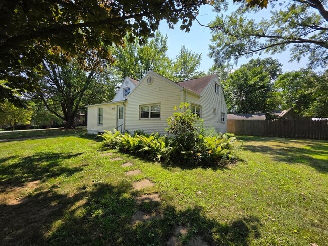 Photo - 2164 Penguin Ave