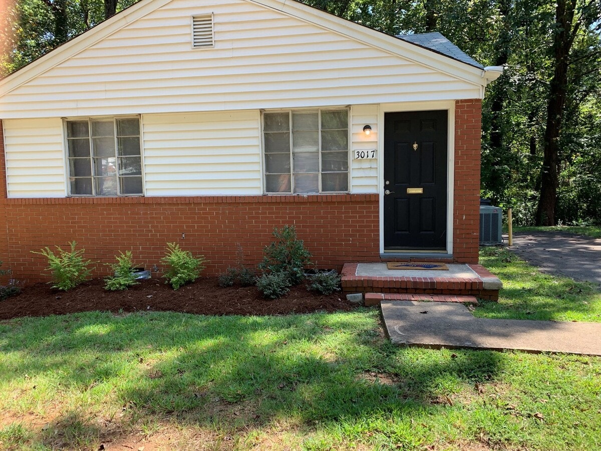 Photo - 7 minutes away from Bank of America Stadium!! Move in Ready