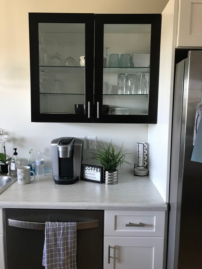 Kitchen - 245 Cherry Ave Unit Highgate E21