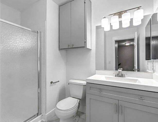 Private bathroom - 4676 E Alamos Ave