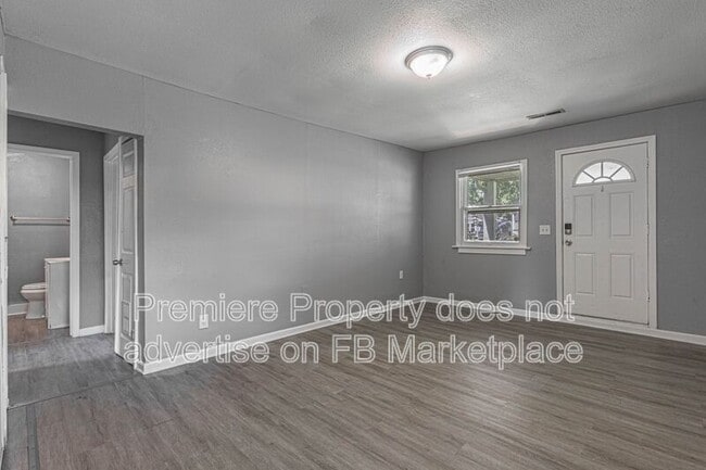 Building Photo - 807 S Savage St