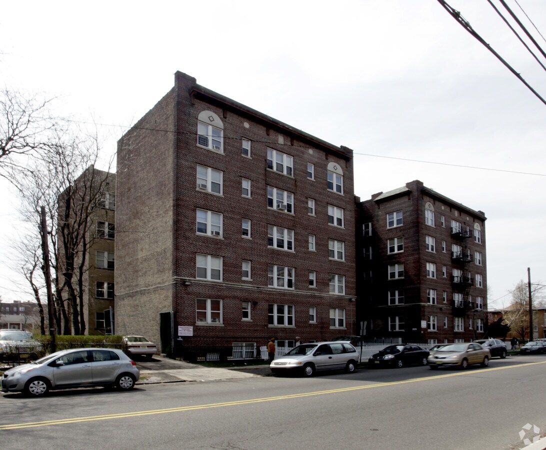 Primary Photo - 14 North Ave Apartments