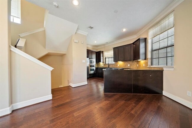 Photo - 835 Garden Oaks Trce