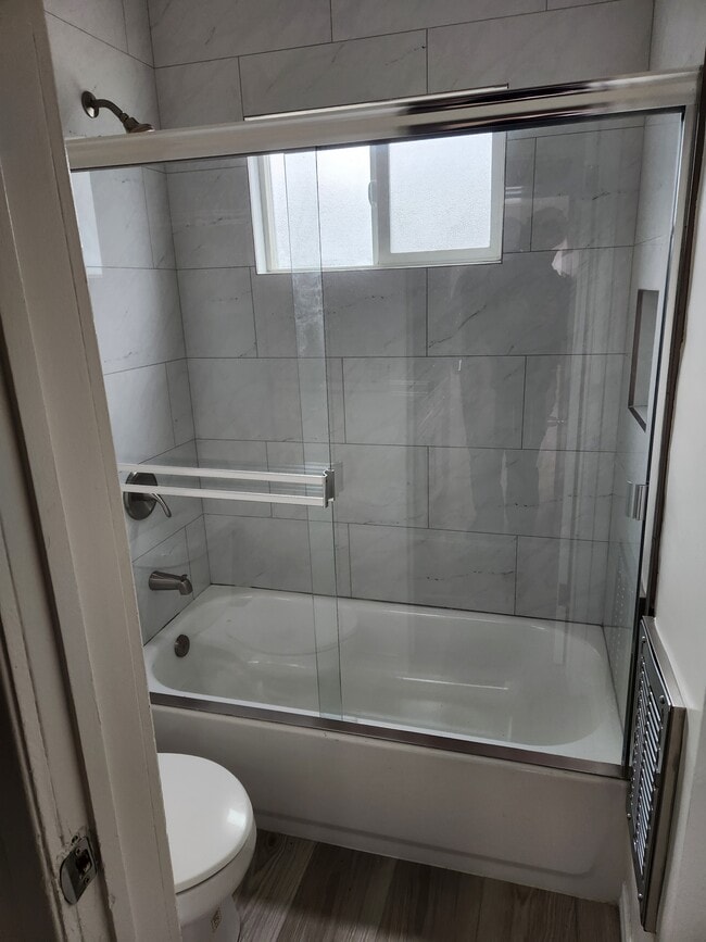 Photo - 5242 Cahuenga Blvd Unidad #2