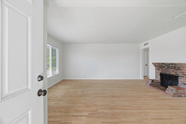 1213 University Ave