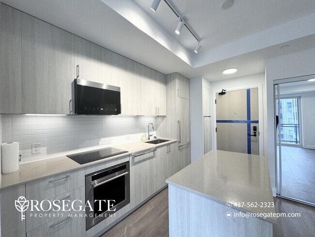 Photo - Stylish Oakville Condo with Den, Balcony &... Unit 408