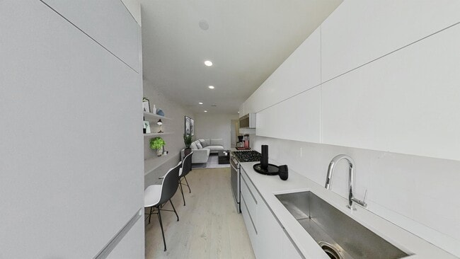 Photo - 2 Worthington St