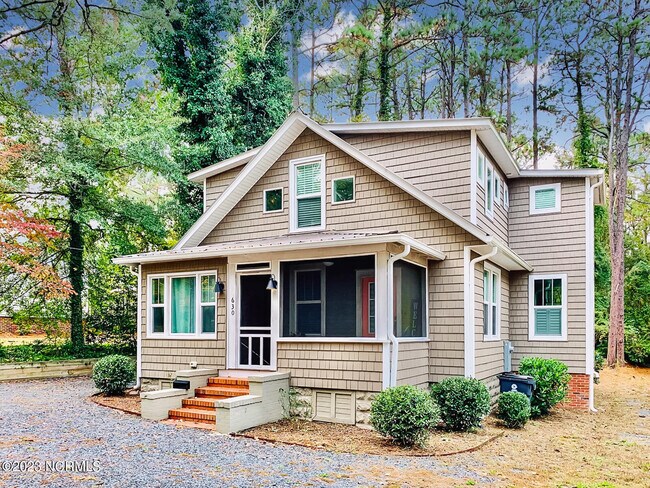 Photo - 630 N May St