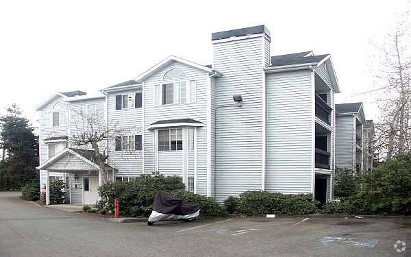 Highland House Apartments - Highland House Apartments