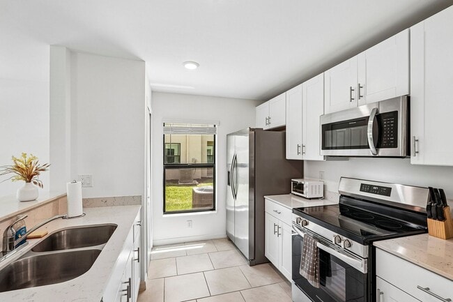 Building Photo - Love Where You Live—for Less. New Lower Rates + Two Months FREE! Unit 03-1919