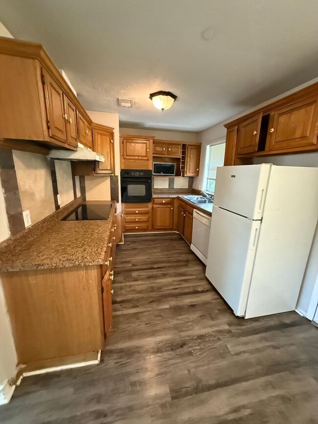 Photo - 323 Meadowbrook Ln