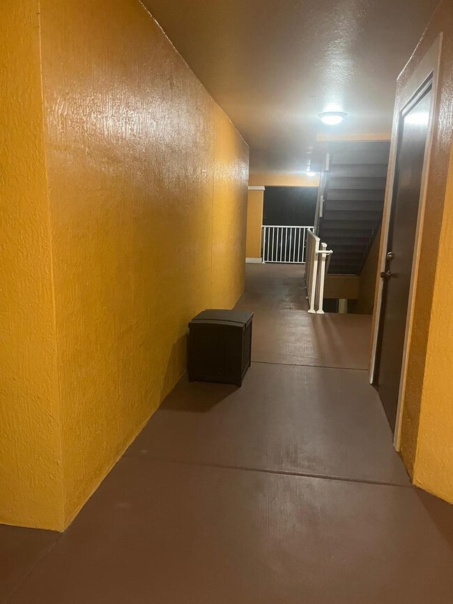 Photo - 5475 Vineland Rd Unit 8212