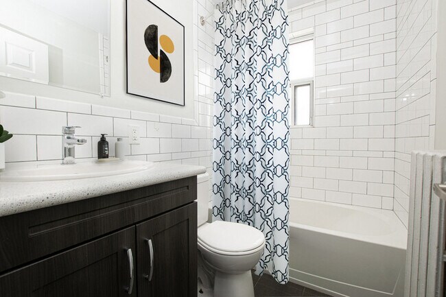 Photo - 1602 Bathurst St