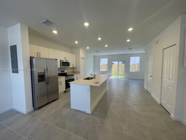 Photo - 1076 SE 2nd St