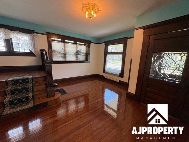 Photo - 119 N Summit Ave