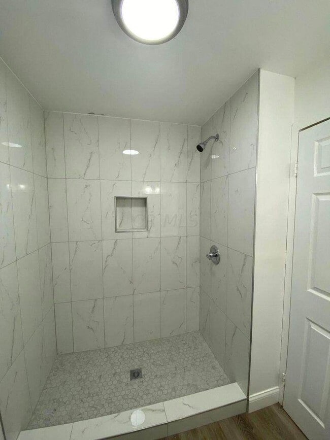 Photo - 3285 Sullivant Ave Unidad D