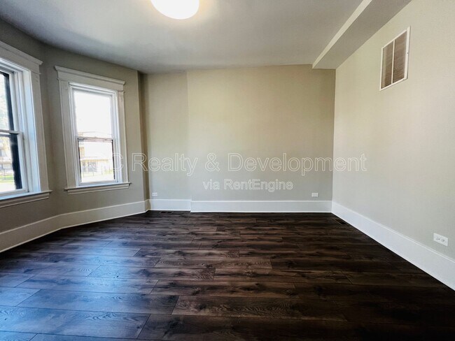 Photo - 6401 S Eberhart Ave Unit 1