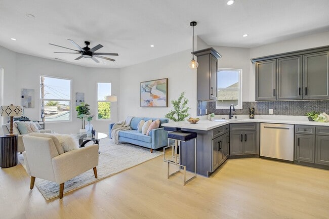 Photo - Stylish West Oakland 2/1 Flat - Completely...