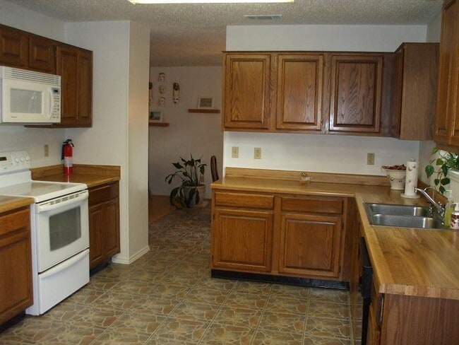 Photo - Beautiful home with 3 bedroom, 2.5 bath, g...