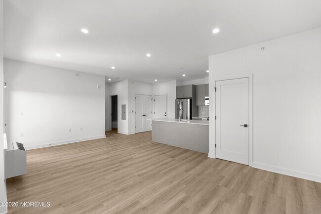 Photo - 180 Morris Ave Unidad 502