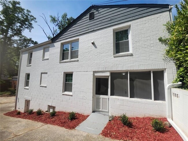 Building Photo - 5 Burbank Dr SW