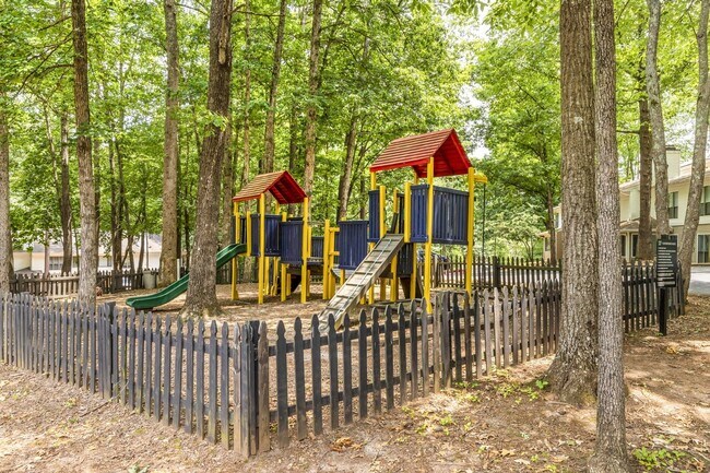 Woodlyn on the Green Apartment Homes