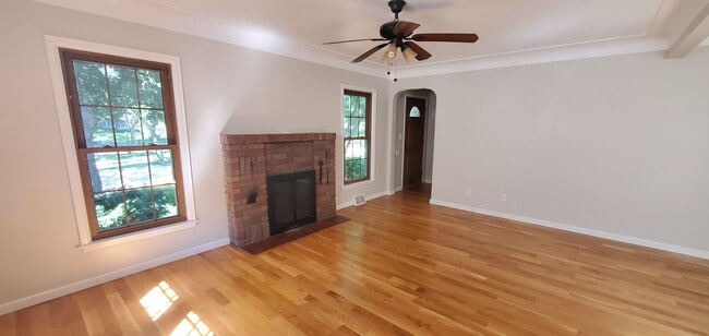 Photo - 2923 Arthur St NE