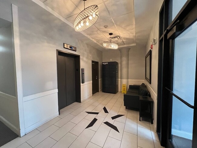 Photo - 733 Broadway