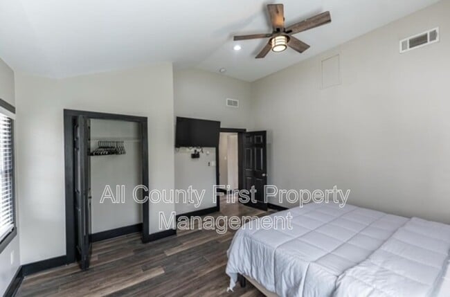 Photo - 1764 Spring Ave Unit apt 2