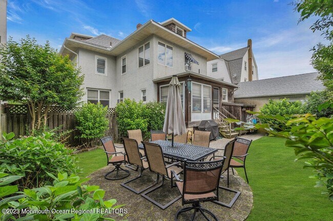 Photo - 683 Main Ave