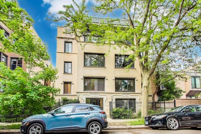 Building Photo - 900 W Ainslie St Unit A Rental