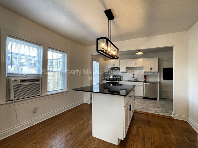 737 NE 14th St
