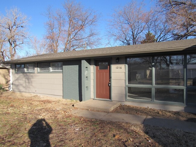 Photo - 1216 Midland St