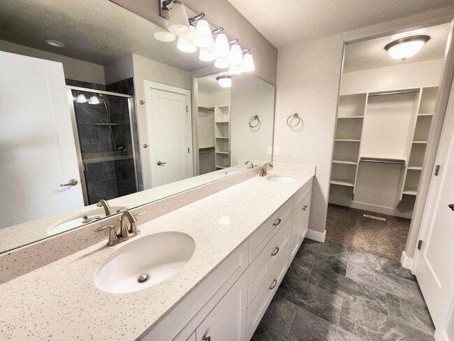 Photo - 277 E 1500 N St