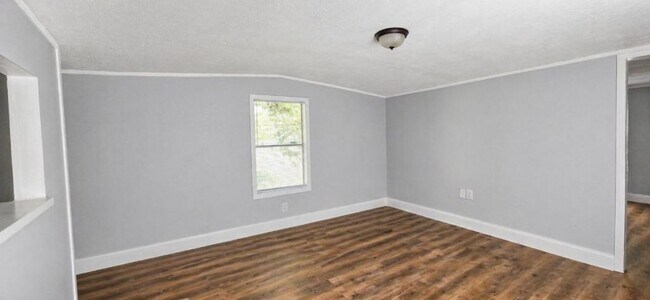 Photo - 2828 Redwing Ln