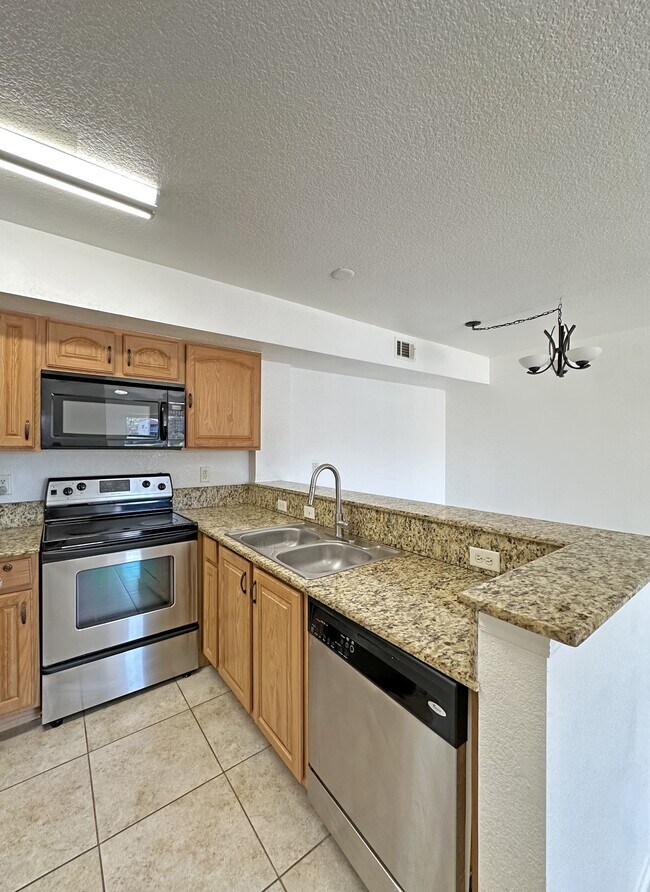 Photo - 271 SW Palm Dr