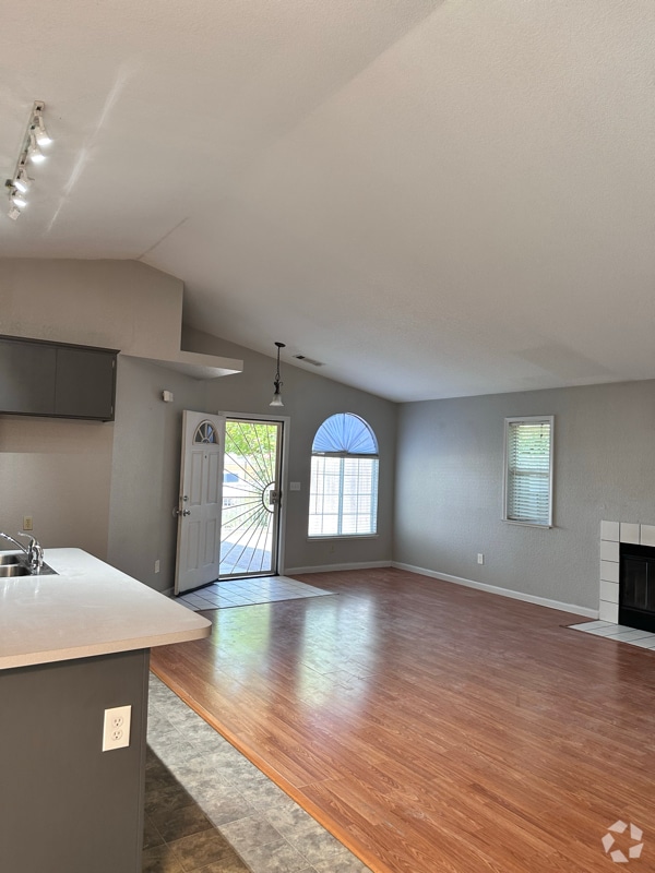 Building Photo - 2218 Clipper Ln Rental