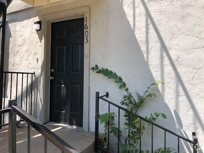 Building Photo - 1603 Voirin Rd Rental