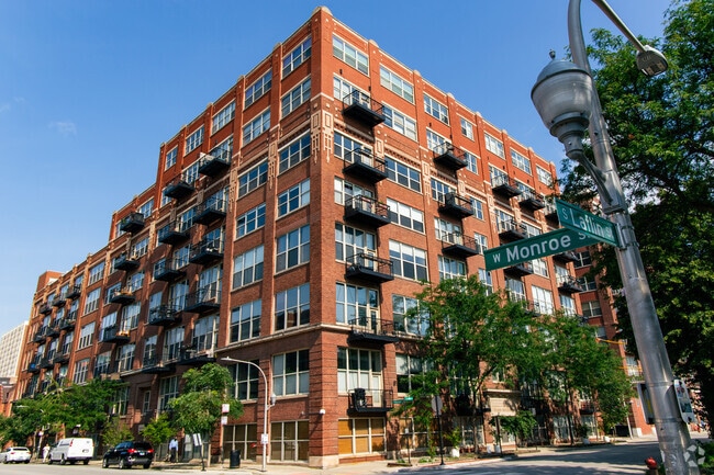 Building Photo - 1500 W Monroe St Unit 505 Rental