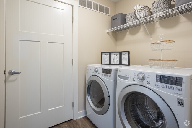 4BR, 4BA - 1,632SF - Laundry