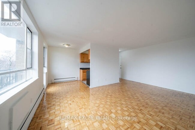 Photo - 2895 Bathurst St Unit 111