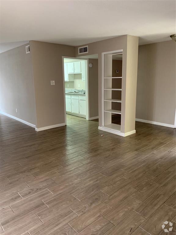 Building Photo - 5625 Antoine Dr Unit 203 Rental