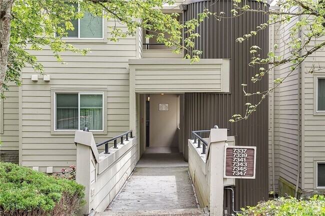 Building Photo - Spacious 1 Bedroom 1 Bath in Redmond! Rental